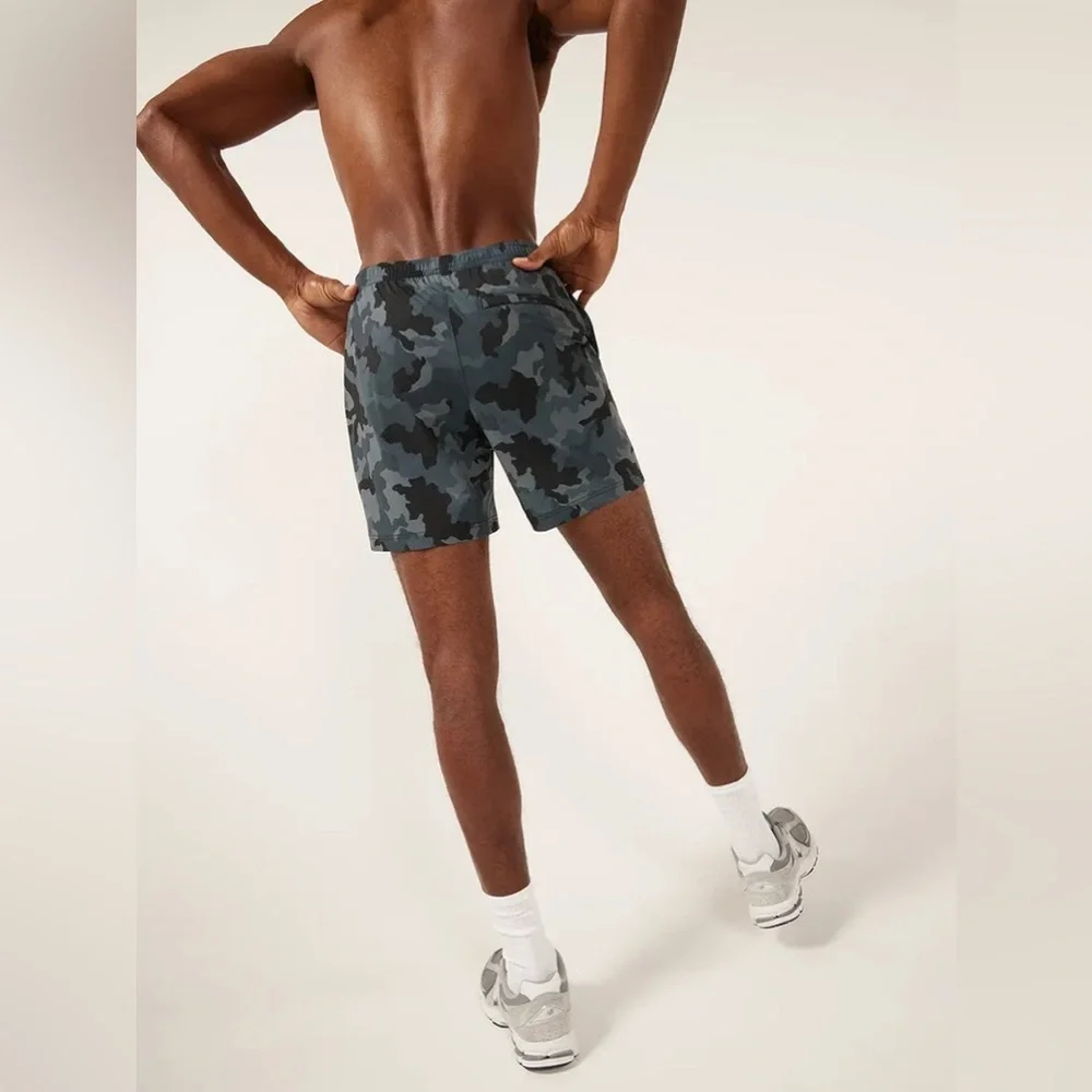 NWT Chubbies Men’s The Camo Glows 7” Performance Shorts in Black/Grey Camo in S - Picture 3 of 7